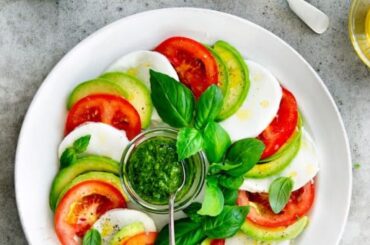 Ensalada Caprese con Palta